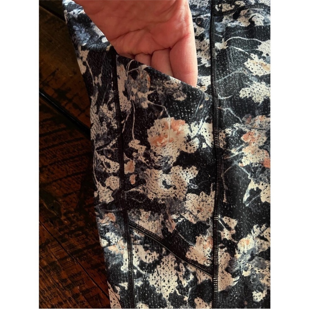 Lululemon wonder under high rise athletic legging size 6 - Picture 10 of 16